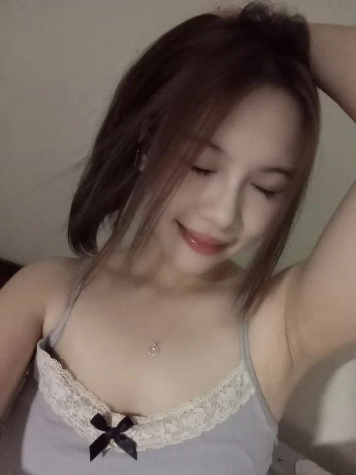 đang đụ con em kế thì em ghệ bất ngờ đến chơi