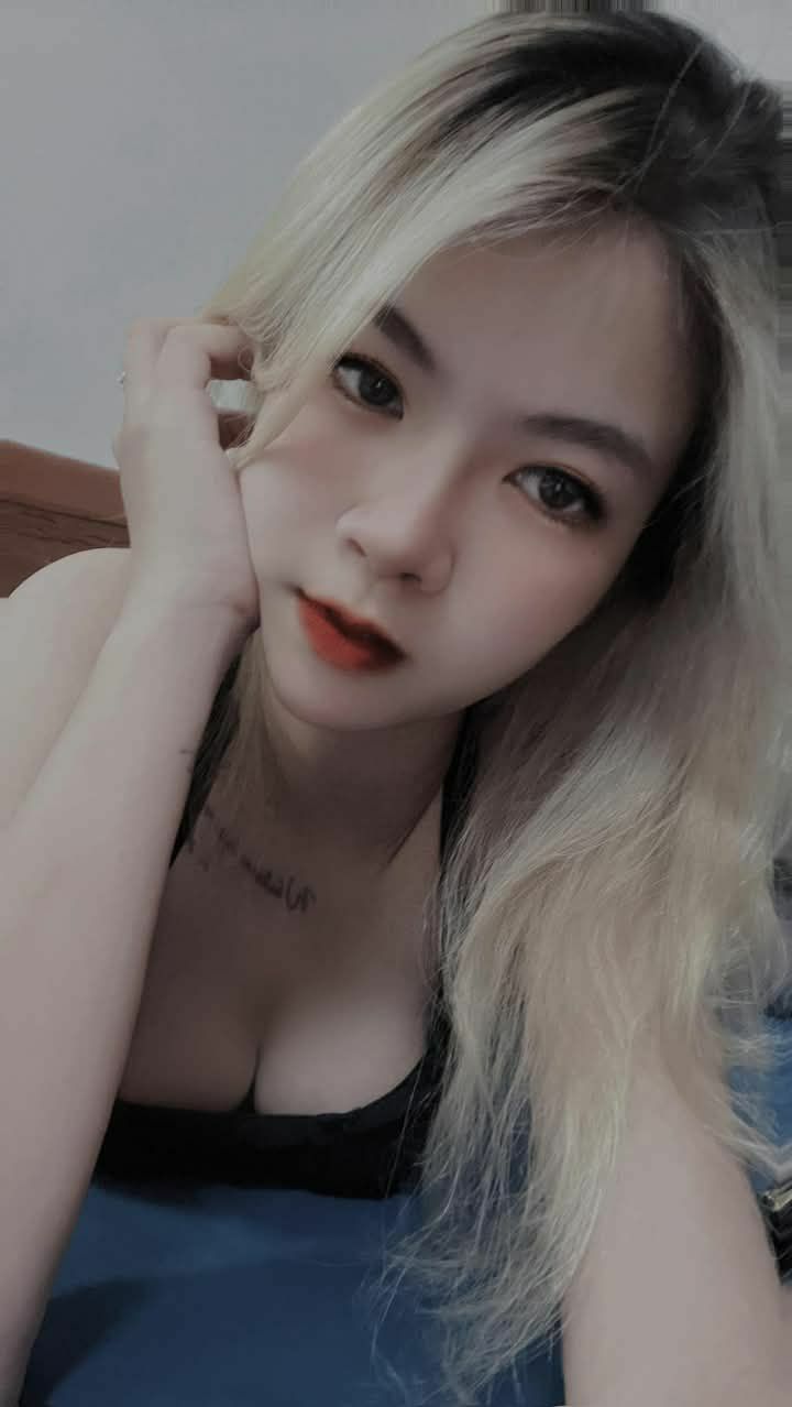 Bài giảng về nụ hôn của cô gia sư xinh đẹp cho cậu học trò ngây thơ